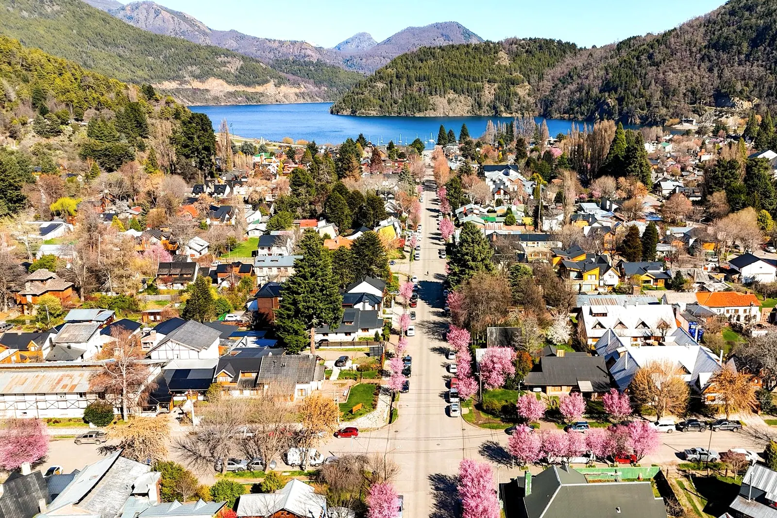 Centro de San Martín de los Andes en otoño